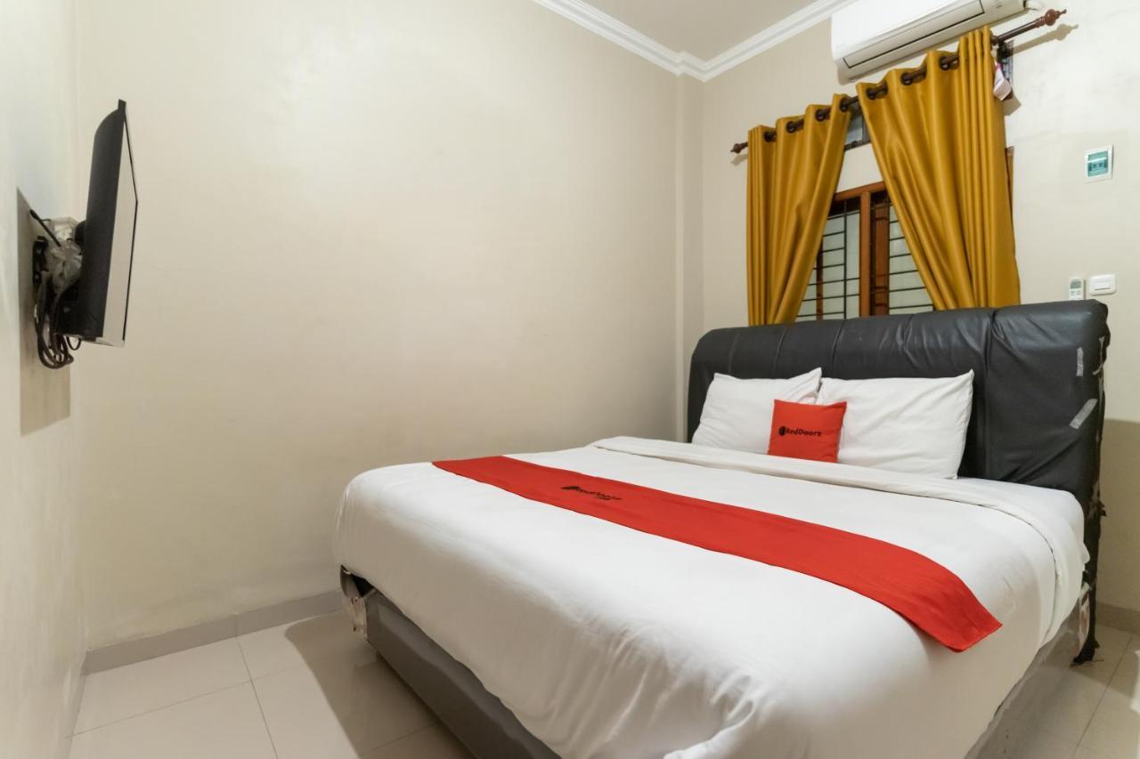 Reddoorz At Joyce Guest House Μεντάν Εξωτερικό φωτογραφία