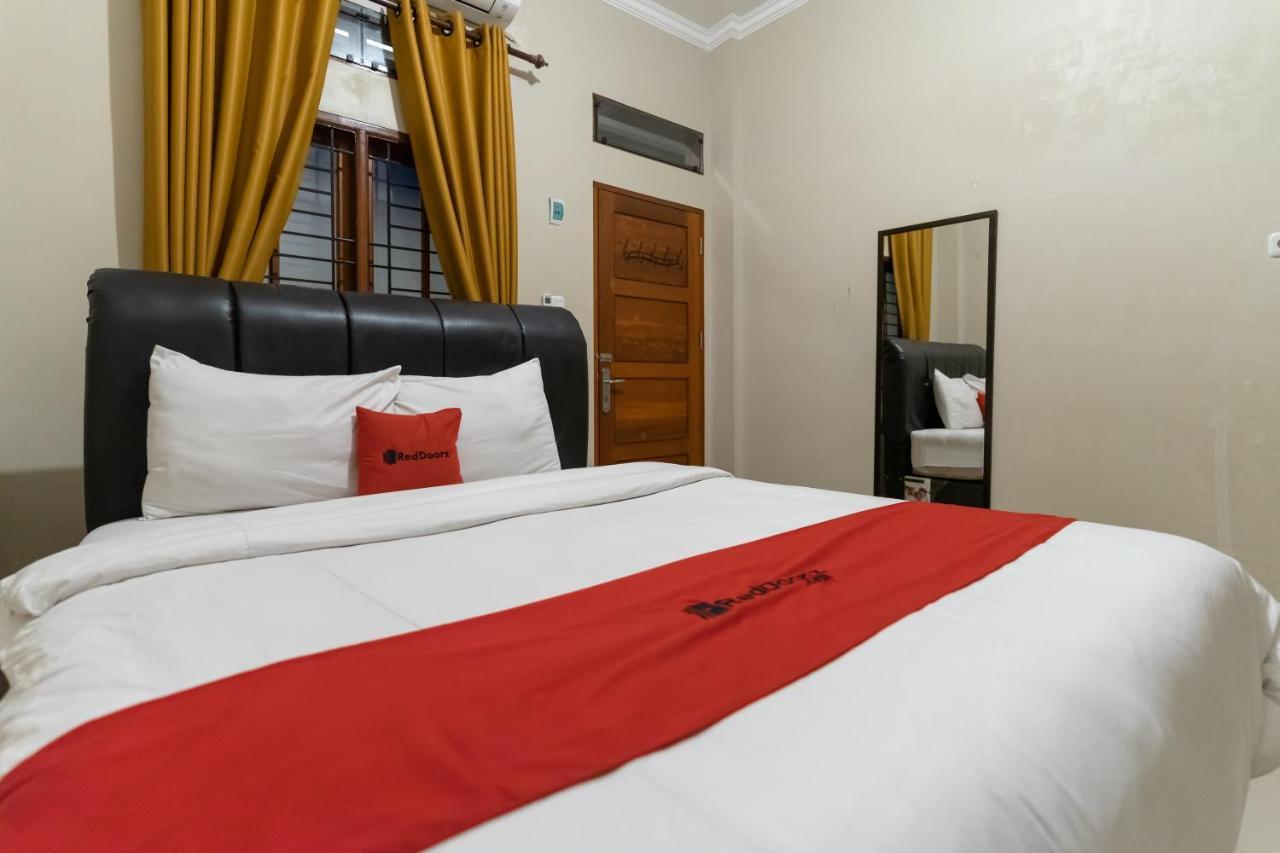 Reddoorz At Joyce Guest House Μεντάν Εξωτερικό φωτογραφία