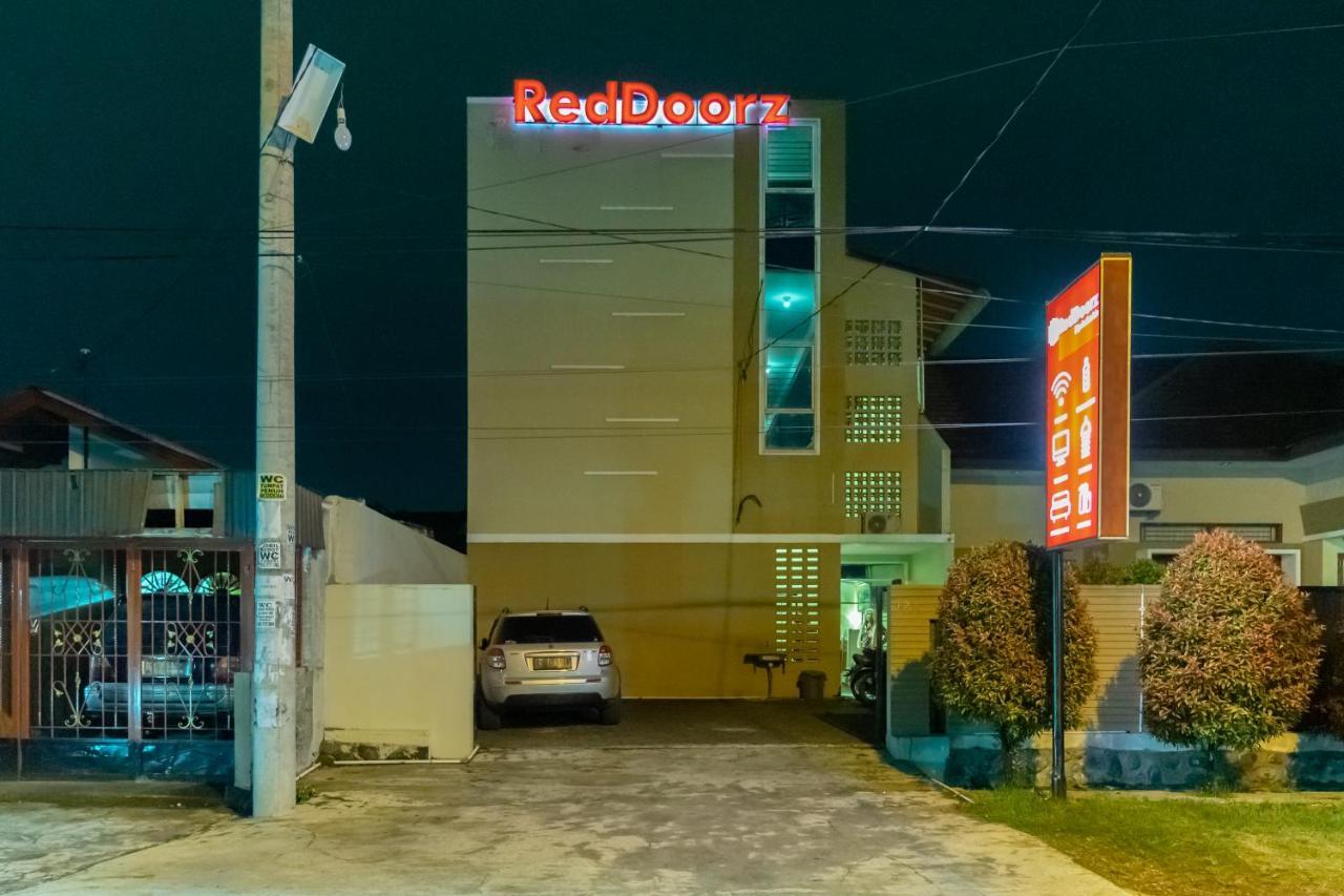 Reddoorz At Joyce Guest House Μεντάν Εξωτερικό φωτογραφία