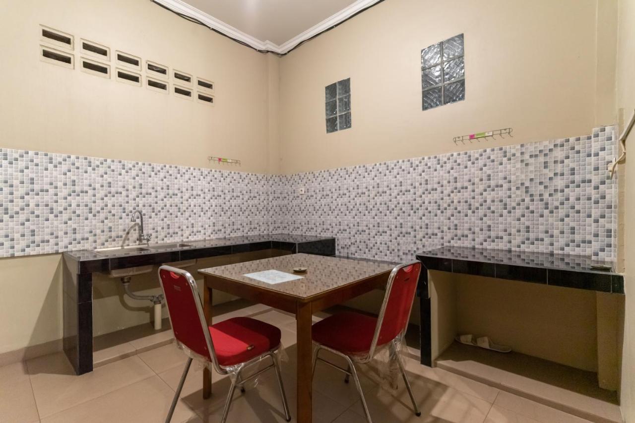 Reddoorz At Joyce Guest House Μεντάν Εξωτερικό φωτογραφία